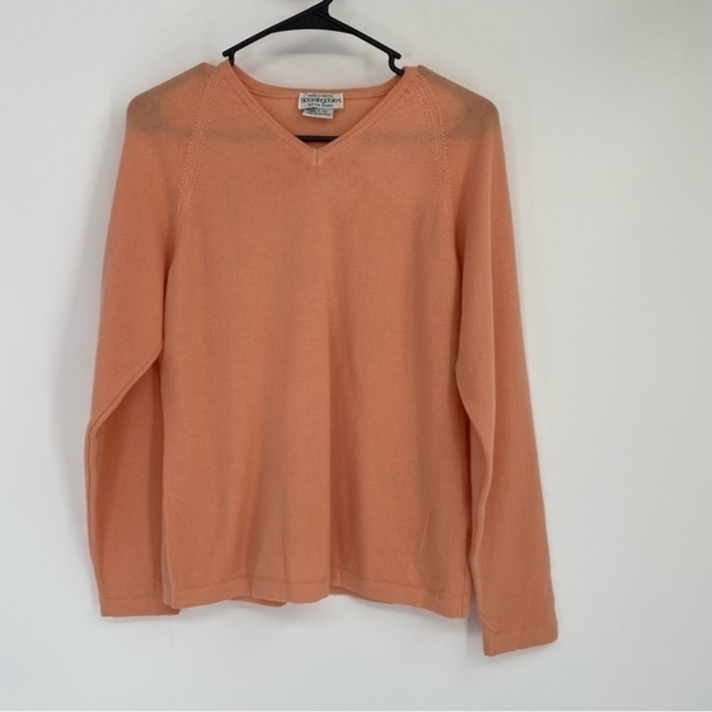 Bloomingdale’s Made in Italy Orange 100% Merino Wool V-Neck Sweater‎ Size Medium